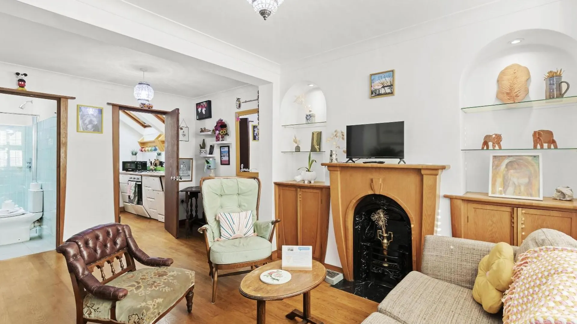 Rosey Cosy Cottage With Garden By My Getaways Brighton Holiday home