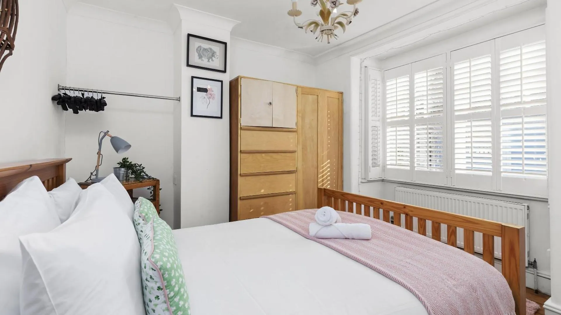 Rosey Cosy Cottage With Garden By My Getaways Brighton Holiday home