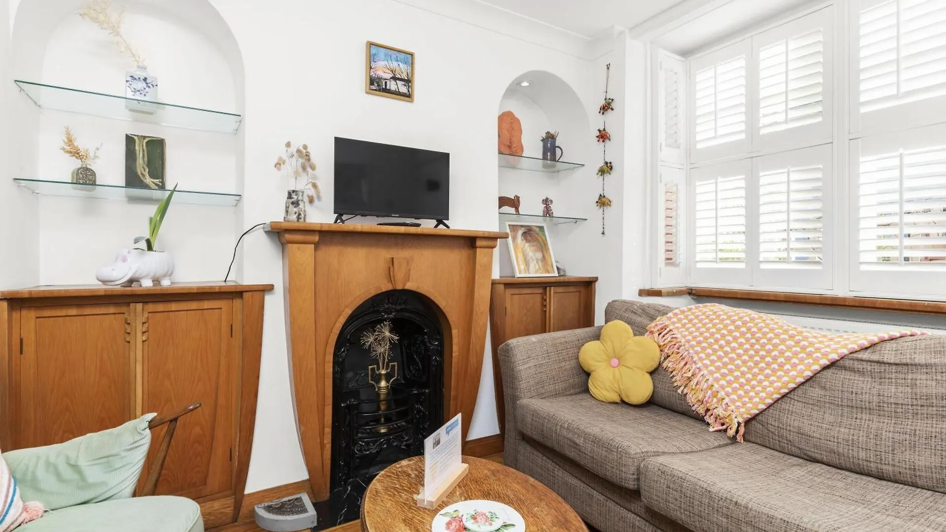 Rosey Cosy Cottage With Garden By My Getaways Brighton Holiday home