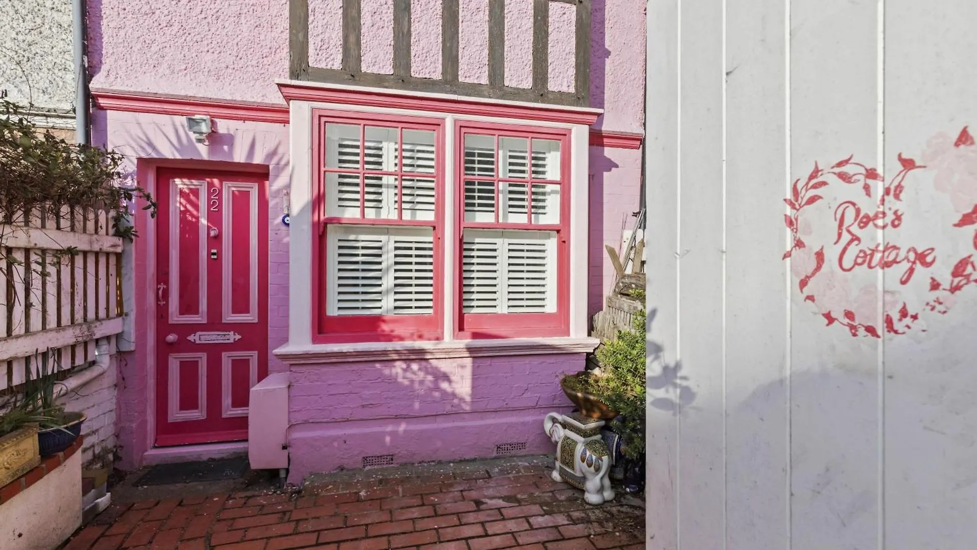 Rosey Cosy Cottage With Garden By My Getaways Brighton Holiday home